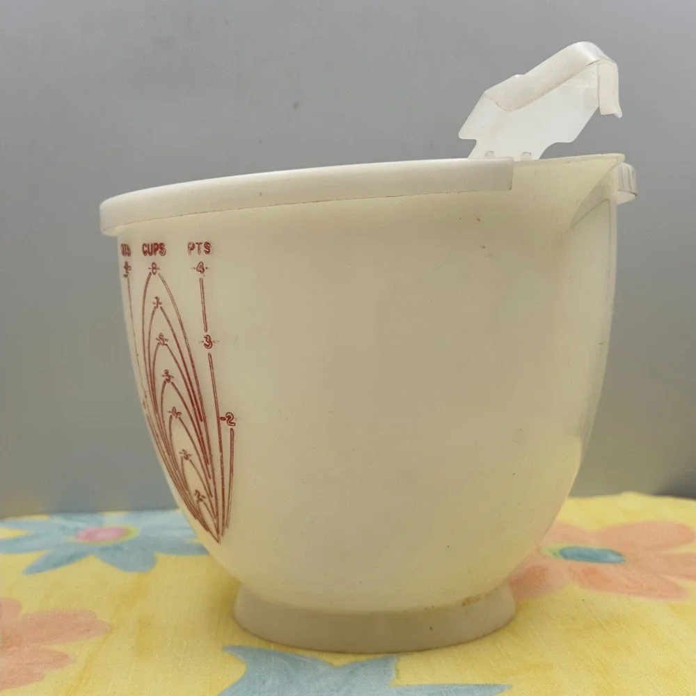 Vintage Tupperware 8 Cup Measuring Mix N Store Bowl Pour Spout Red Lettering Lid